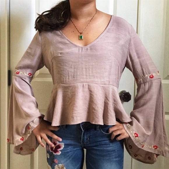 Tops - 🎁taupe floral bell sleeve top M
